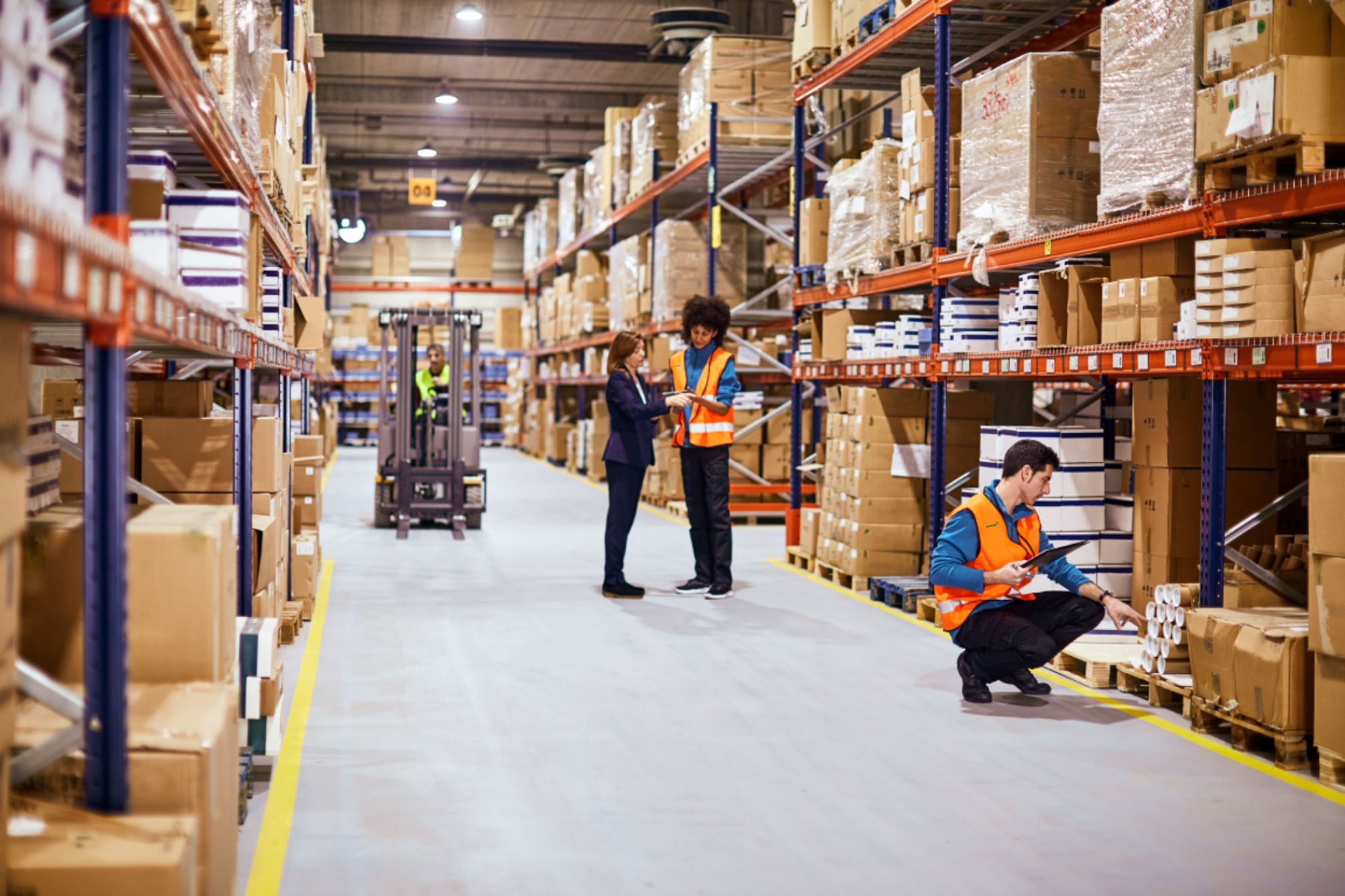 _neues CI_Führungsposition Logistik_Rücksprache am shop floor Fachkraft für Lagerlogistik im Warenausgang (m/w/d) Schwerpunkt Administration und Koordination - Stellenausschreibung